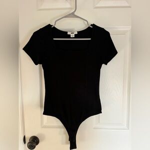 AMP Black Short Sleeve Ribbed Bodysuit – Size M